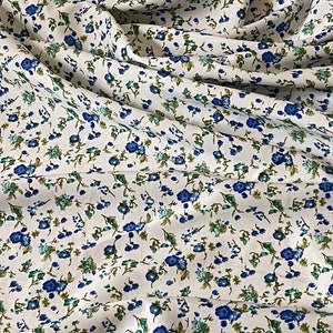 White Royal Blue Green Ditsy Floral American Crepe Fabric 45&#39;&#39; PRICE PER METER