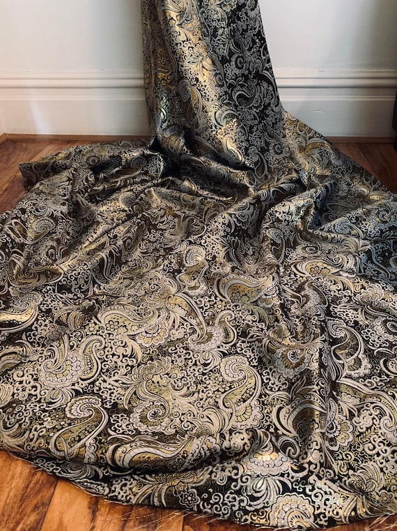 1 METER BLACK//GOLD ELEGANT PAISLEY DESIGN METALLIC BROCADE FABRIC 58” WIDE