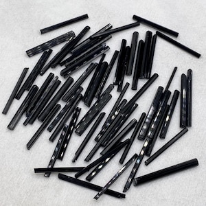 Natürliche kleine schwarze Turmalinkristalle aus Skardu Pakistan, Mineralien, Edelstein, Schmuck, Kristall