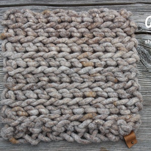 high-quality seat cushion made of felted XL sheep&#39;s wool | angular, approx. 40 x 38 x 4 cm, comfortable, easy to care for