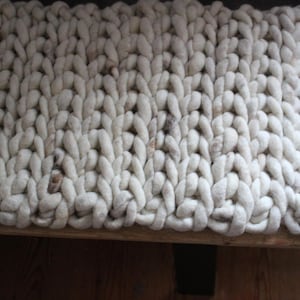 Stylish bench pad in XL mesh design made of felted sheep&#39;s wool, natural, beautiful, comfortable GRAYBROWN