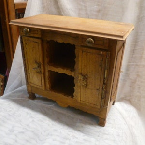 Model furniture Lothringer half-cupboard, based on an original model from our collection from the 18th century