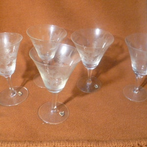 Rudolf Schröter kristallvinglas, vintageslipade med olika jaktscener, vintage från 1960-talet, alla i olika slipade designer