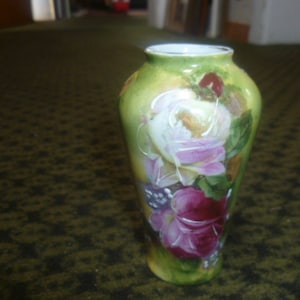 Porcelain vase Heubach, rose decoration Lichte, Thuringia. Early 20th century, underglaze decoration. Brand on the base. Shipping 5 euros!