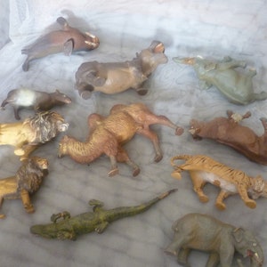 Set van 9 figuren van Hausser Elastoline Lineol, Afrikaanse diorama's, gemaakt tussen 1925 en 1935.
