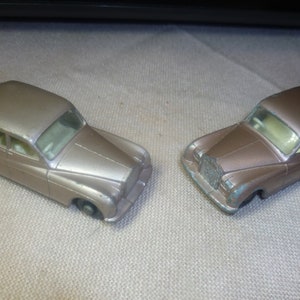 Set of 2 Matchbox by Lesney 1-75 No. 44 Rolls Royce Phantom V &quot;RARE GPW&quot; 1964. 1x Gold, 1x Champagne. Shipping costs 5 euros!