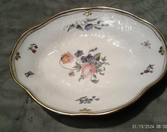 Oval bowl white in swan decor gold rim Meissen German flower / scattered flowers decor 1st choice period 1763 -1780