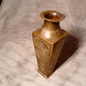 Zentralindien (Dekkan-Sultanate wie Hyderabad oder Bidar) Islamic Art Bronze Vase XIX Century um 1850-1880 edle Gravuren H: 13.5cm