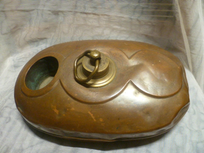 Copper brass finely engraved museum hot water bottle with ludelhole around 1800 from courtly possession museal !