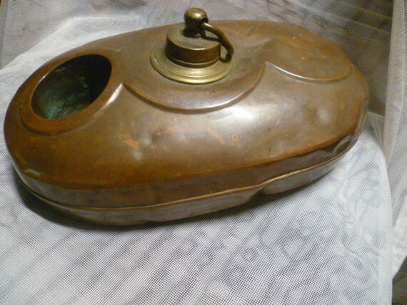 Copper brass finely engraved museum hot water bottle with ludelhole around 1800 from courtly possession museal !