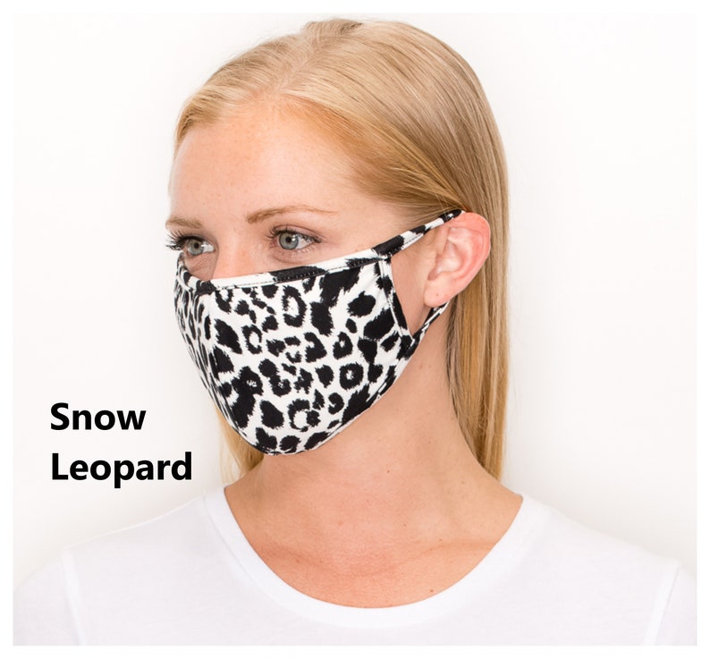 LEOPARDMÖNSTER Tvättbar ansiktsmask i stretchig bomull med foder, dubbelt lager och filterficka, bra passform, snabb leverans, presenterad på GQ.com Snow Leopard