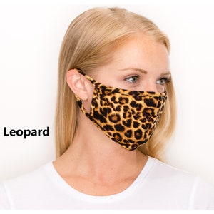 LEOPARDMÖNSTER Tvättbar ansiktsmask i stretchig bomull med foder, dubbelt lager och filterficka, bra passform, snabb leverans, presenterad på GQ.com Leopard