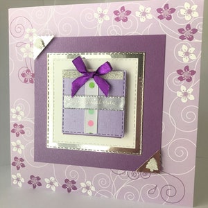 Tarjeta de felicitación navideña Hecha a mano plata brillante Lila blanco Navidad Joy Noel Presente envuelto en tarjeta de cinta 6 x 6 pulgadas 300 gsm En blanco por dentro