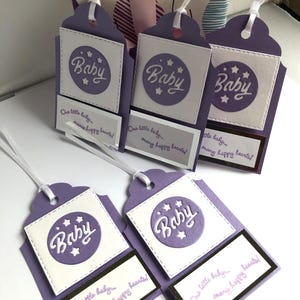 Lot de 5 étiquettes-cadeaux pour bébé fabriquées à la main, carte améthyste nacrée scintillante, un petit bébé, beaucoup de coeurs heureux, qualité supérieure, découpes sentiment en relief