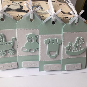 Cadeaukaartjes voor baby's LUXE HANDGEMAAKTE aquamarijn genderneutrale cadeaulabels voor baby's 4 parelglans berenwagen Babygro-paard Optionele cadeaukaarthouder