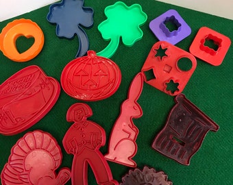 BA—Vintage 1970,s Tupperware & HRM Cookie Cutters