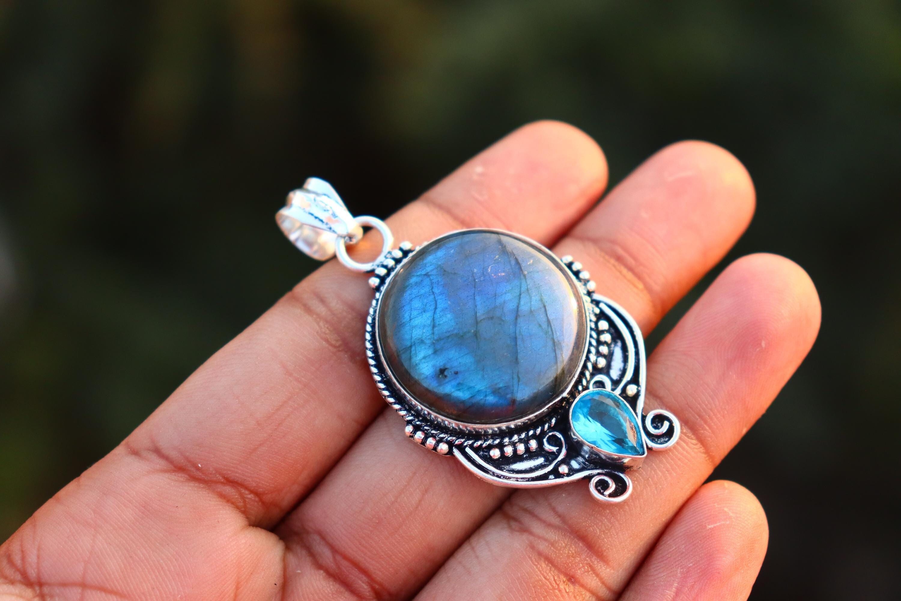 ラブラドライト＆ブルートパーズペンダント：スターリングシルバーの