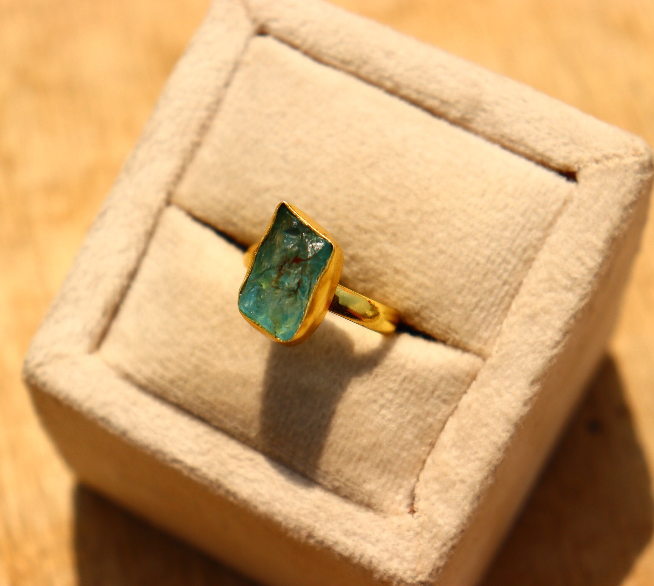14K ゴールド メッキ シルバー アクアマリン リング: 海の優雅さと