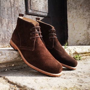 Man Boots 100% Leather Handmade, Suede chukkas for men  for a robust, elegant and resistant shoe.