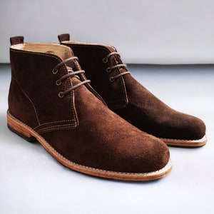 Man Boots 100% Leather Handmade, Suede chukkas for men  for a robust, elegant and resistant shoe.