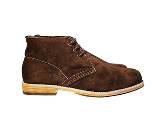 Man Boots 100% Leather Handmade, Suede chukkas for men for a robust, elegant and resistant shoe.