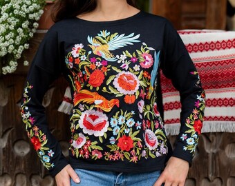 Embroidered wildflower sweatshirt, Spring sweatshirt women, Crewneck sweatshirt with floral embroidery, Anniversary gift, Christmas present