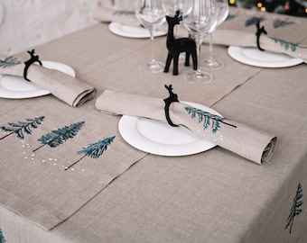 Christmas tree linen embroidered table runner, Embroidered Christmas table runner, Set of linen napkins with holiday embroidery, Tablecloth