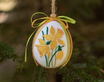 Farmhouse Easter egg decor, Pysanka egg hanging ornaments, Embroidered floral egg, Set of 3 Hanging Easter decorations, Easter gifts
