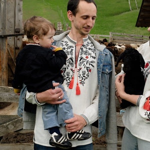 Mens vyshyvanka, Ukrainian men&#39;s embroidered shirt, Long sleeve linen shirt in ivory, Ethnic sorochka for men, Floral embroidery
