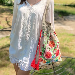Linen shoulder bag, Bucket bag drawstring, Floral embroidery bag, Nature lover bag, Boho shoulder bag, Linen bag, Vegan bag, Everyday bag