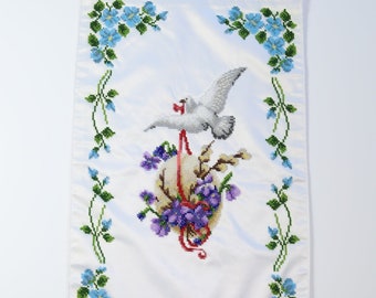 Beaded easter basket cover, Embroidered pascha basket cover with bird and egg embroidery, Easter home decor, Easter ornaments, Easter gifts