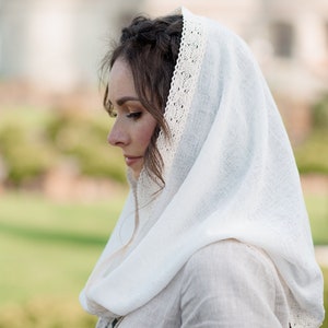 Ivory infinity veil for mass, Simple linen veil decorated with lace, Church veil catholic, First communion veil, Gift for mom
