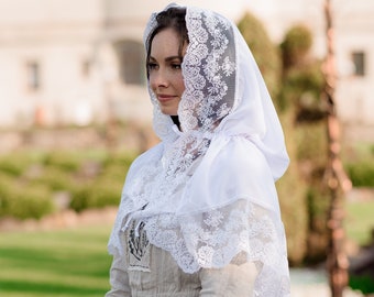 Vintage Spanish White Lace Mantilla – Elegant Bridal Veil 