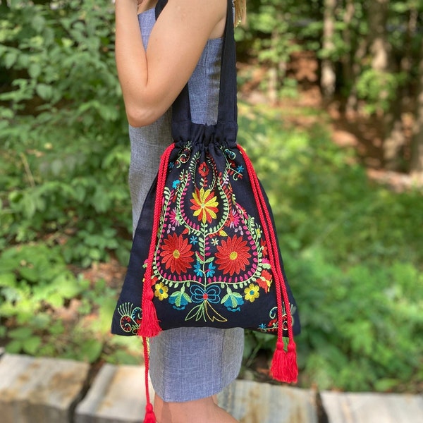 Colorful boho shoulder bag for women, Embroidered tote bag, Linen shoulder bag, Floral shoulder bag, Embroidery drawstring shoulder bag