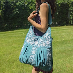 Women's Boho Bag, Linen Shoulder Bag, Floral Tote Bag, Embroidered bag, Large tote bag, Hobo bag, Summer bag, Linen hobo bag, Vintage bag
