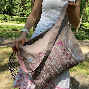 Wildflower cross body tote bag, Embroidered bag with zipper, Women's boho bag, Crossbody bags for women, Shoulder linen bag, Linen gifts