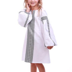 Embroidered dress for girls, Kids vyshyvanka dress, Ukrainian dress, Folklore dress, Slavic costume, Gift for girl, Christmas gift