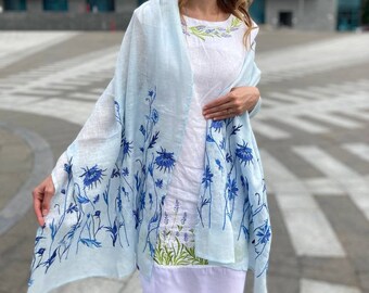 Bufanda de lino azul, envoltura de chal de bufanda bordada floral, chal de bordado infinito para mujer, chal de lino orgánico con flores, regalo de Navidad