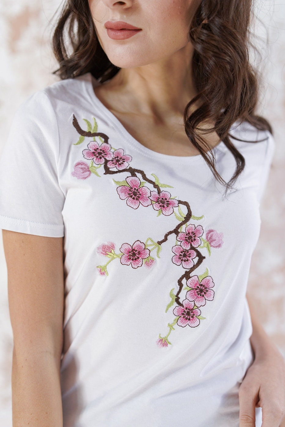 新品 ユウミアリア FLOWER EMBROIDERY T-SHIRT ＄