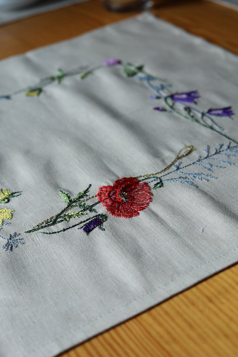 Embroidered meadow flowers napkin, Embroidered linen table runner, Spring floral embroidery table runner, Cloth napkins set of 2, 3, 4, 6, 8 zdjęcie 2