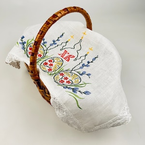 Easter basket cover, Ukrainian orthodox towel, Embroidered linen napkin decorated with lace, Easter basket towel with ukrainian pysanky