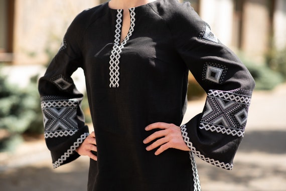 black linen embroidered dress Robe chasuble 'Tara' brode en lin noire Black / XS/S