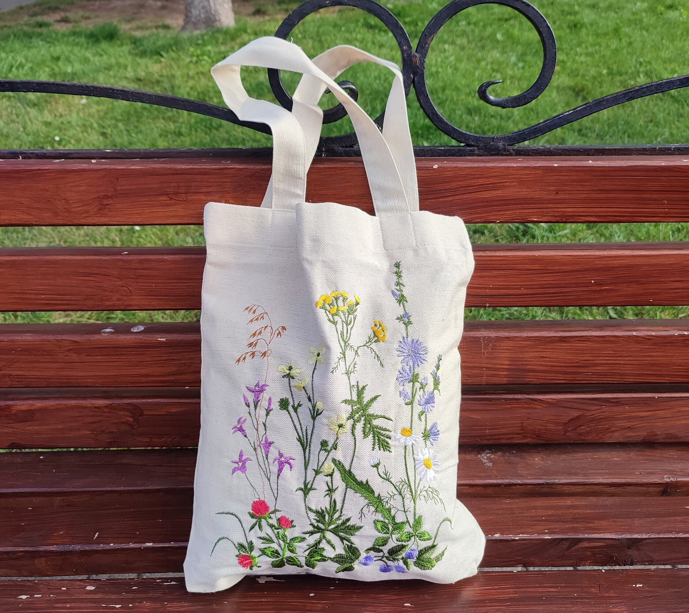 Floral shoulder bag, Embroidered purse, Linen tote bag, Hobo bag, Linen bag, Wildflower bag embroidery, Gift for girlfriend, Cute tote bags