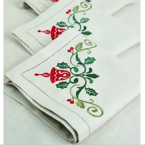 Christmas holly berries napkin, Linen napkins, Set of embroidered beige napkins with festive winter pattern, Christmas gift for hostess