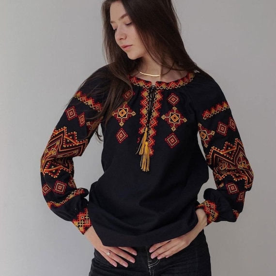 Camisa tradicional eslava blusa hungara de talla grande blusa rumana con bordado dorado camisa negra para mujer regalo de Navidad para esposa Etsy Espana