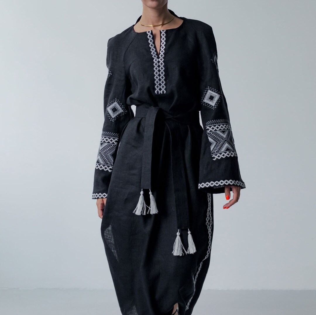 BLACK LINEN EMBROIDERED KIMONO MARIETTA