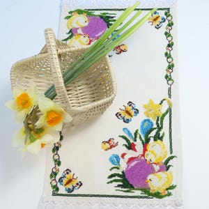 Beaded Easter basket cover with handmade embroidery, Floral Easter cloth featuring eggs, flowers & chicken, Pascha napkin for table decor