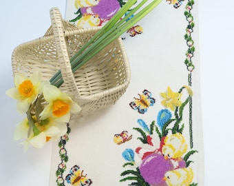 Beaded Easter basket cover with handmade embroidery, Floral Easter cloth featuring eggs, flowers & chicken, Pascha napkin for table decor