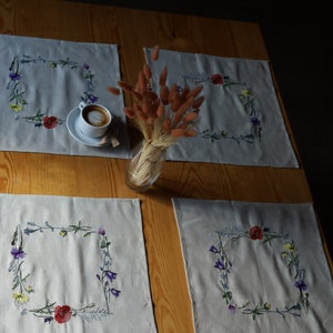 Embroidered meadow flowers napkin, Embroidered linen table runner, Spring floral embroidery table runner, Cloth napkins set of 2, 3, 4, 6, 8 zdjęcie 4