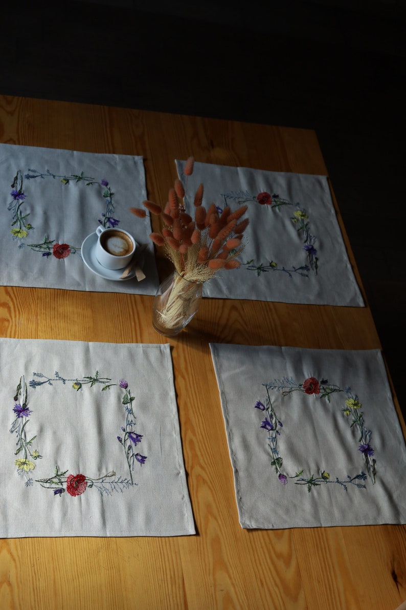 Embroidered meadow flowers napkin, Embroidered linen table runner, Spring floral embroidery table runner, Cloth napkins set of 2, 3, 4, 6, 8 zdjęcie 4